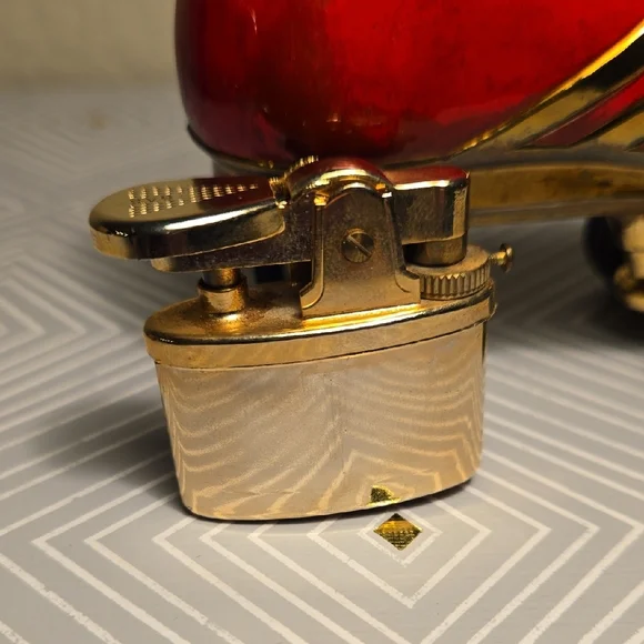 Vintage Red Roller Skate Lighter - Picture 6 of 11